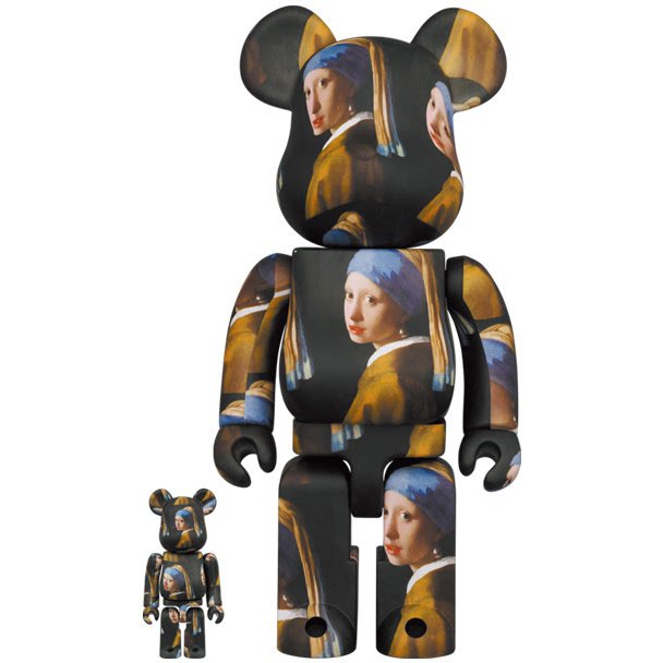 400 % und 100 % Bearbrick-Set – Mädchen mit Perlenohrring von Johannes Vermeer