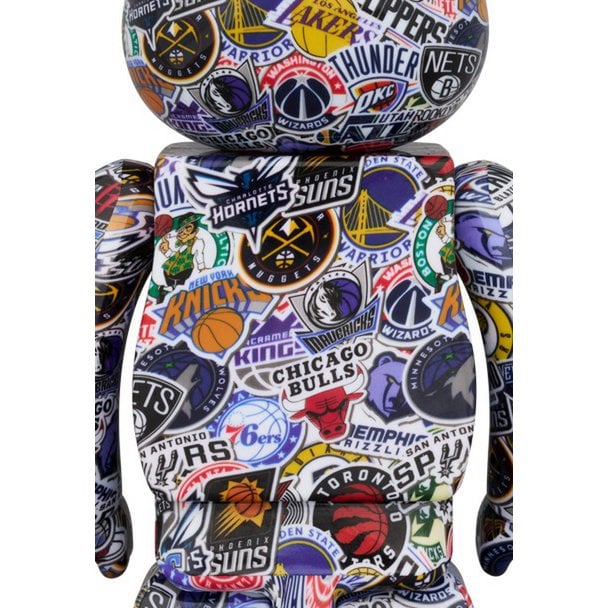 400 % und 100 % Bearbrick – NBA-Logomuster