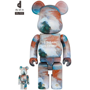 400 % und 100 % Bearbrick-Set – Übersicht über Lake Natron (Benjamin Grant) 